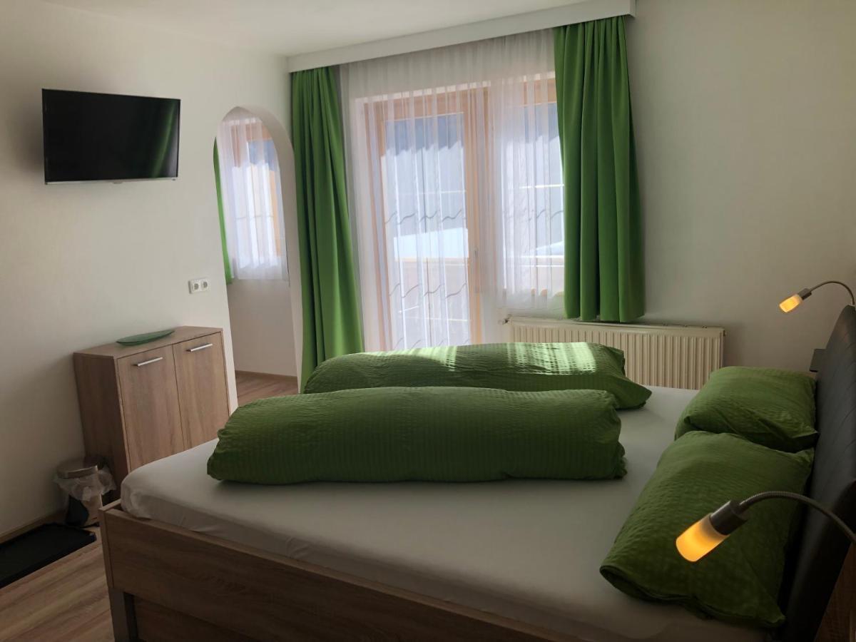 Haus Fuetsch Homestay *